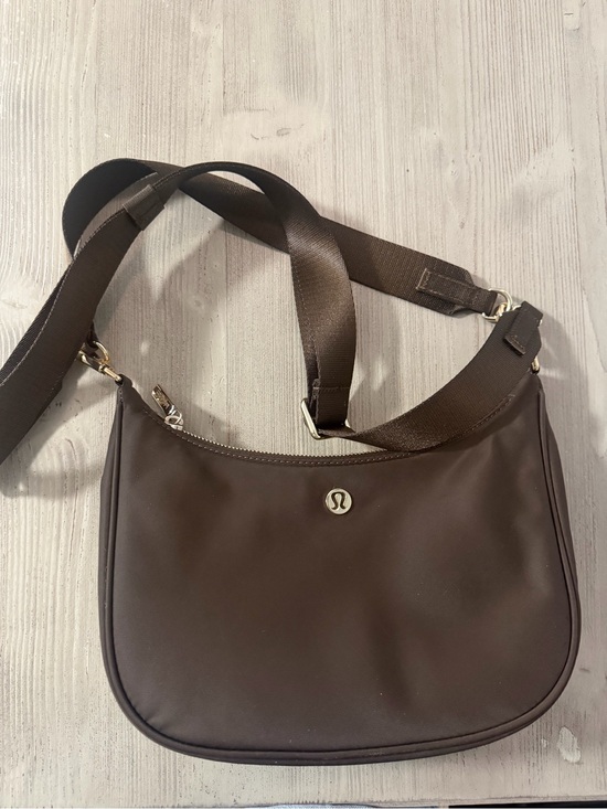 lululemon athletica Handbags - Lululemon essential handbag